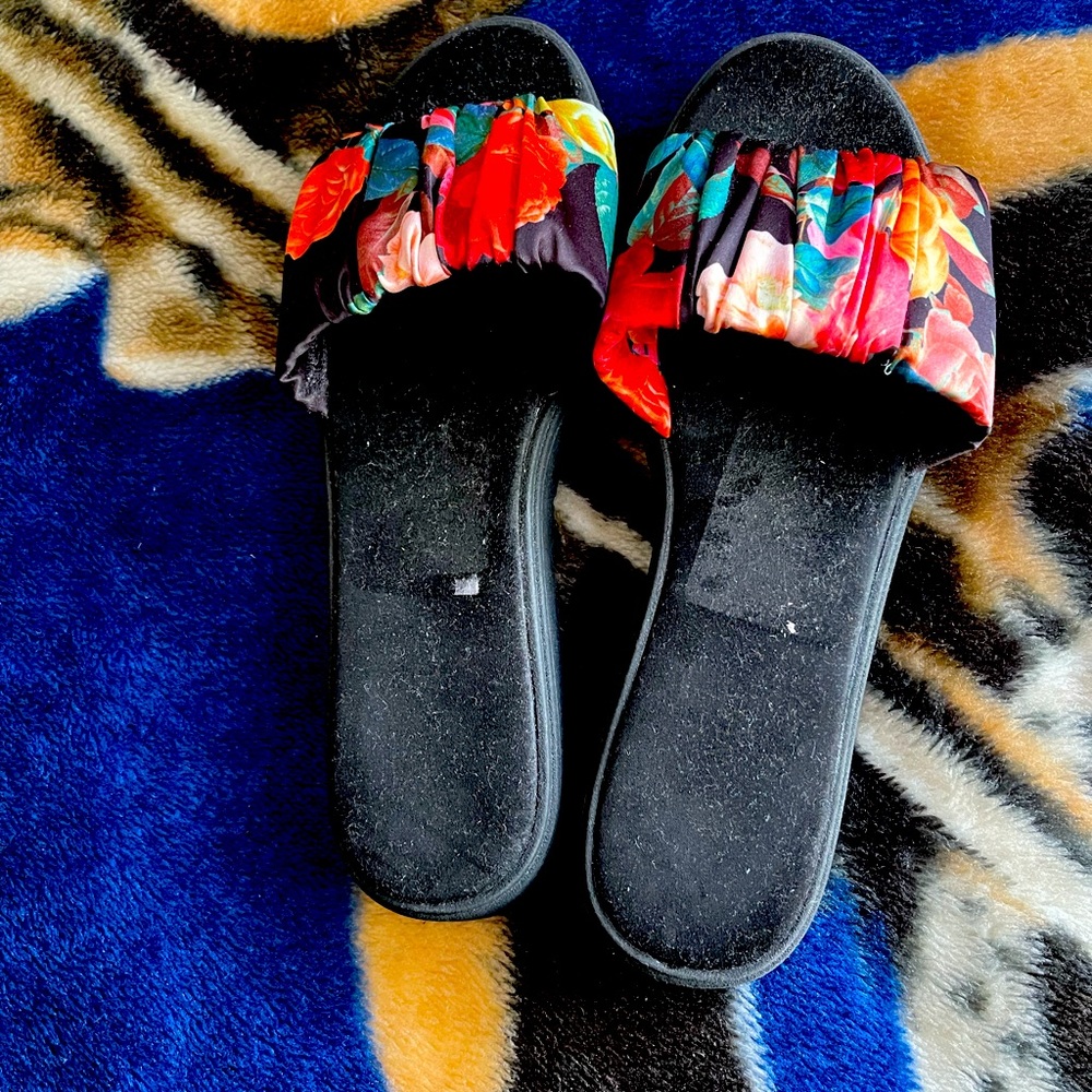 NINE WEST slides!